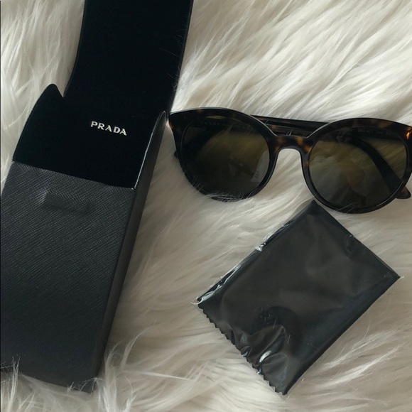 New! Women’s PRADA SPR 02X Sunglasses - Picture 4 of 9